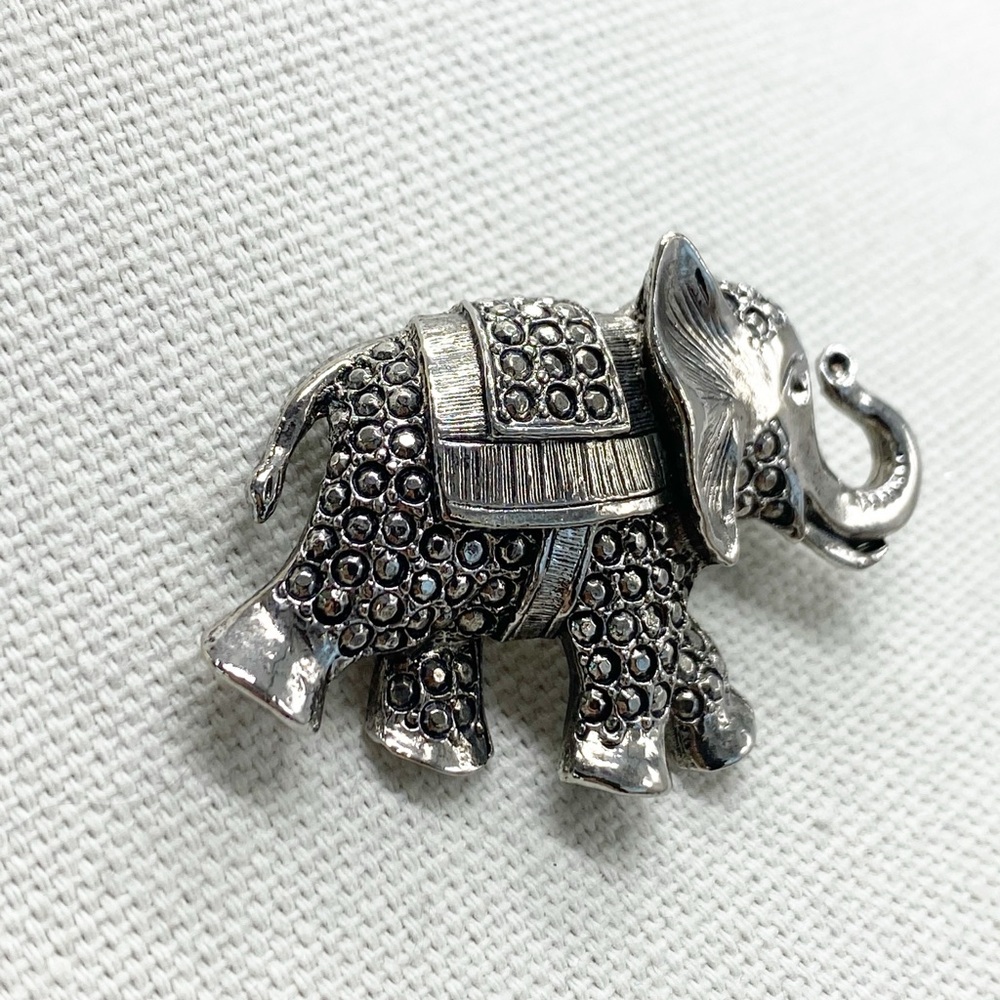 Vintage Silver Marcasite Elephant Brooch Trunk Up Lucky - Picture 3 of 4